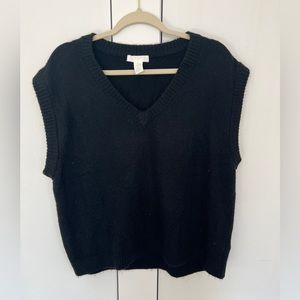 H&M V-neck oversized sweater vest